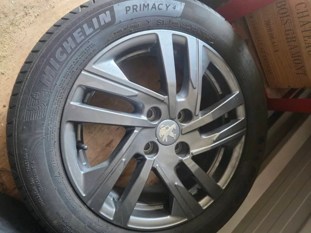 Tyes and wheels - Image 1