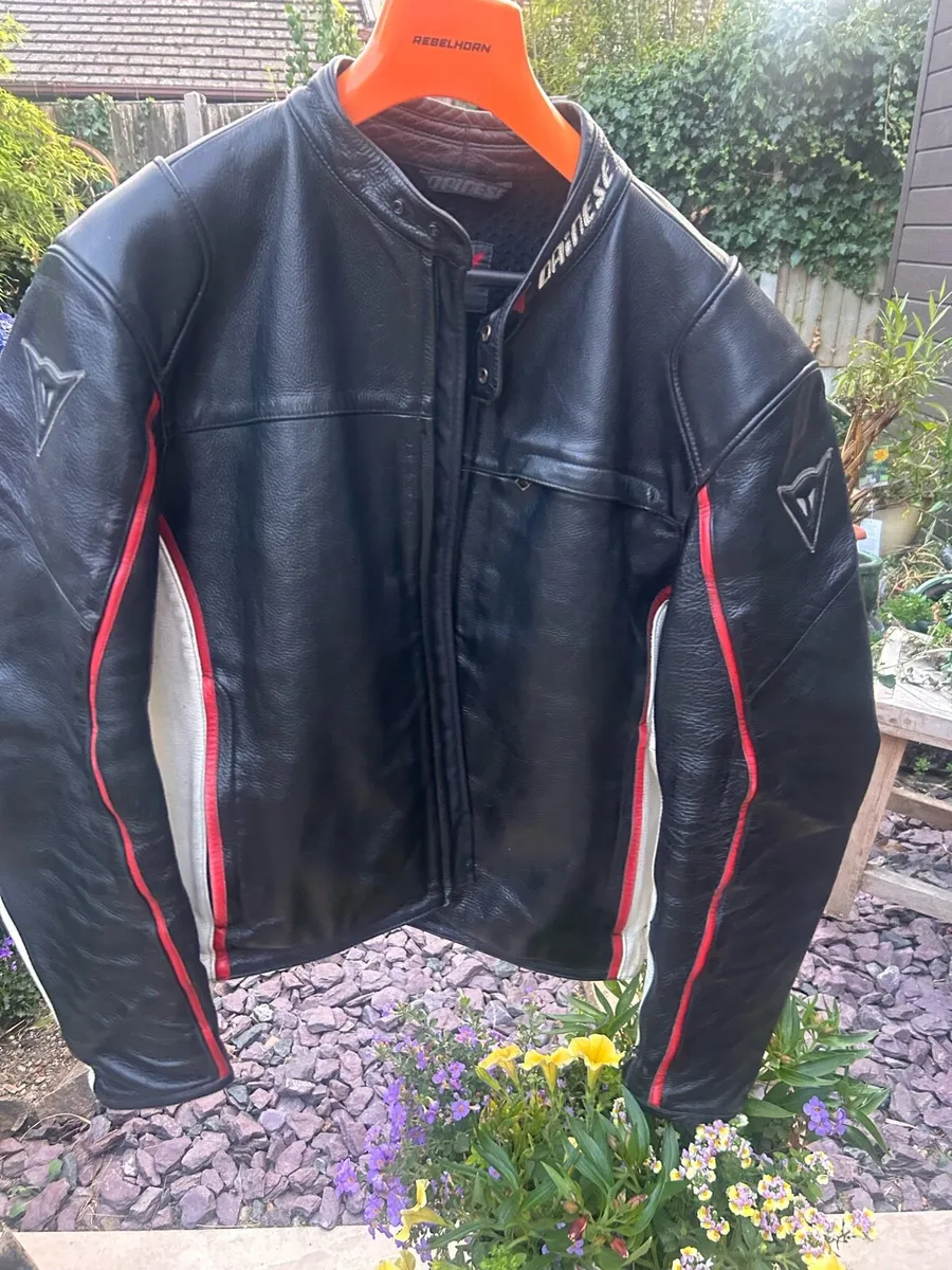 Dainese leather jacket size 58 and comfort seat - Image 2