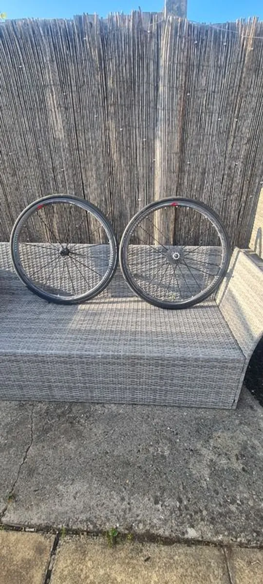 Fulcrum racing zero carbon clinchers. - Image 1
