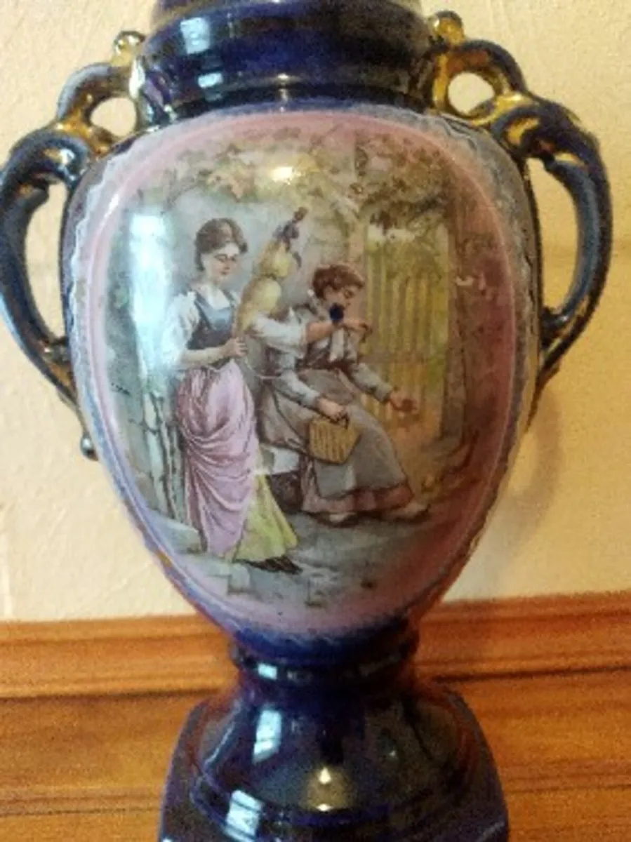 Vintage porcelain Urn - Image 2
