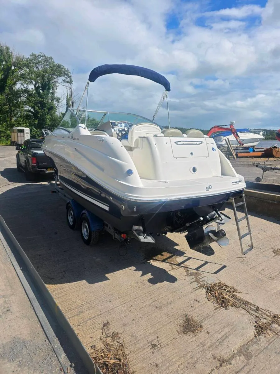 Sea Ray 245 Sundancer - Image 4