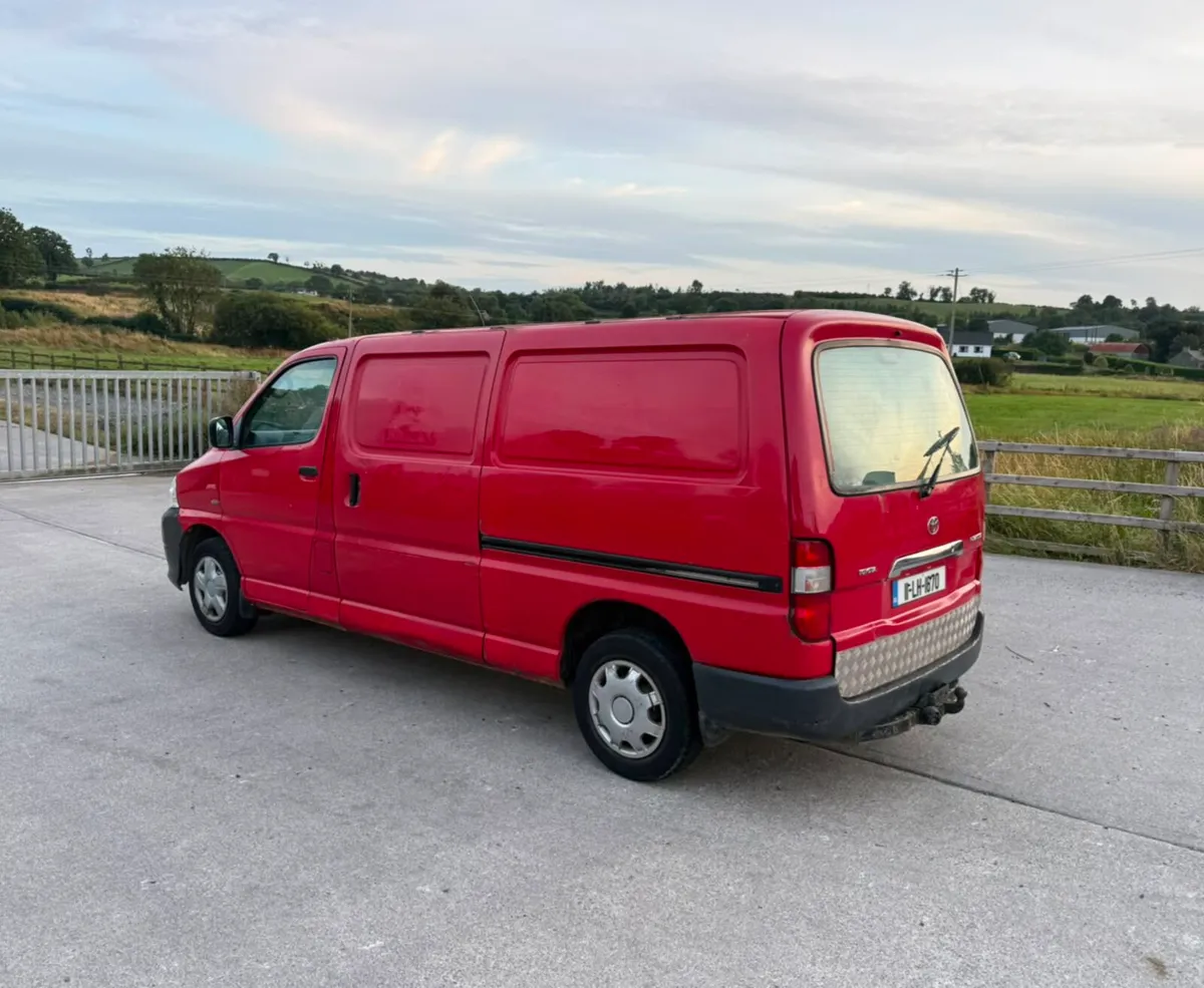 2011 toyota hiace van...  5750 euro - Image 4