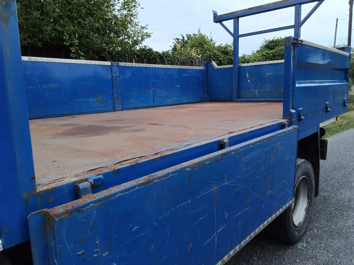 AVIA tipper 10 tonne - Image 4