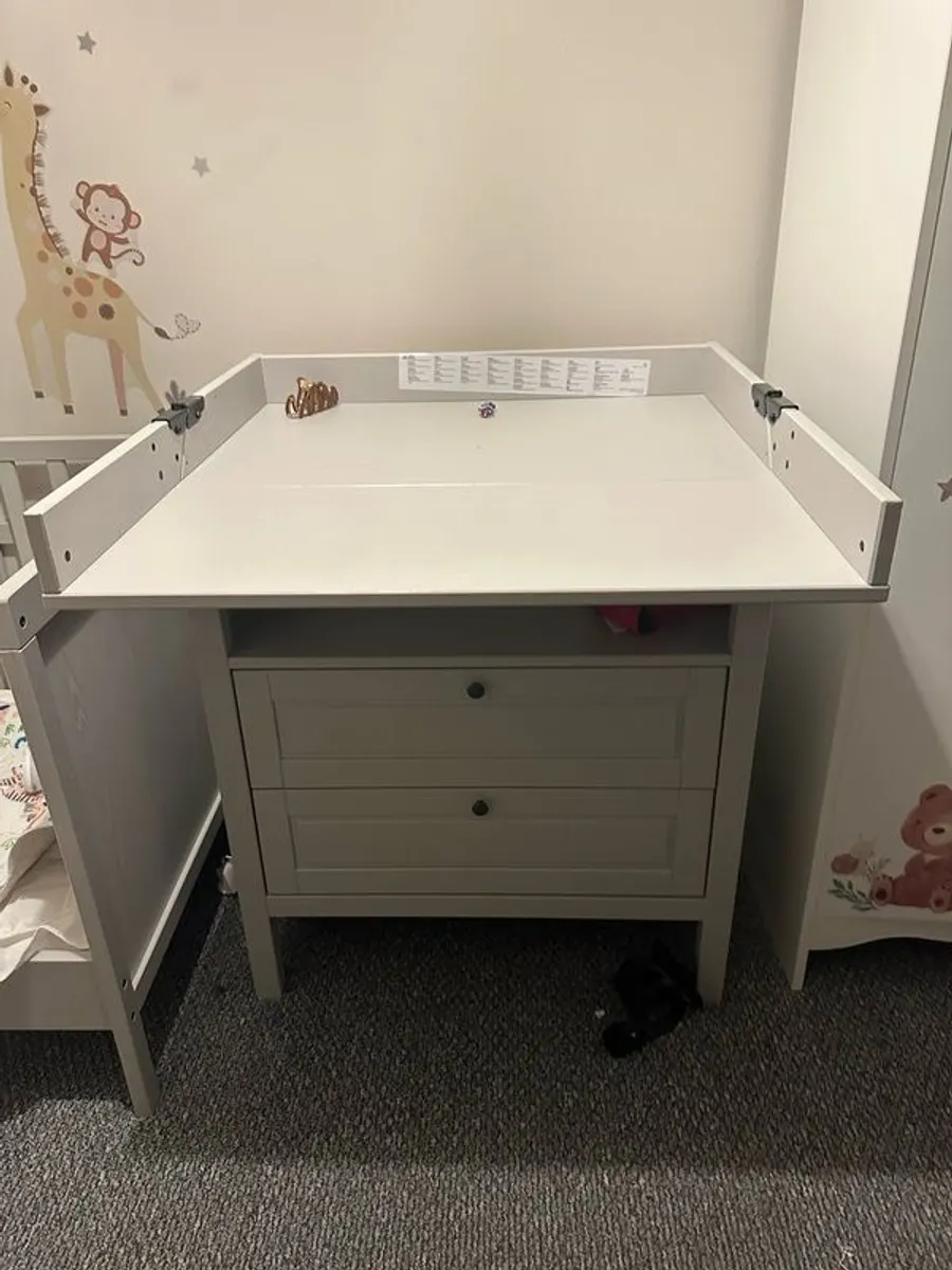 changing table - Image 2