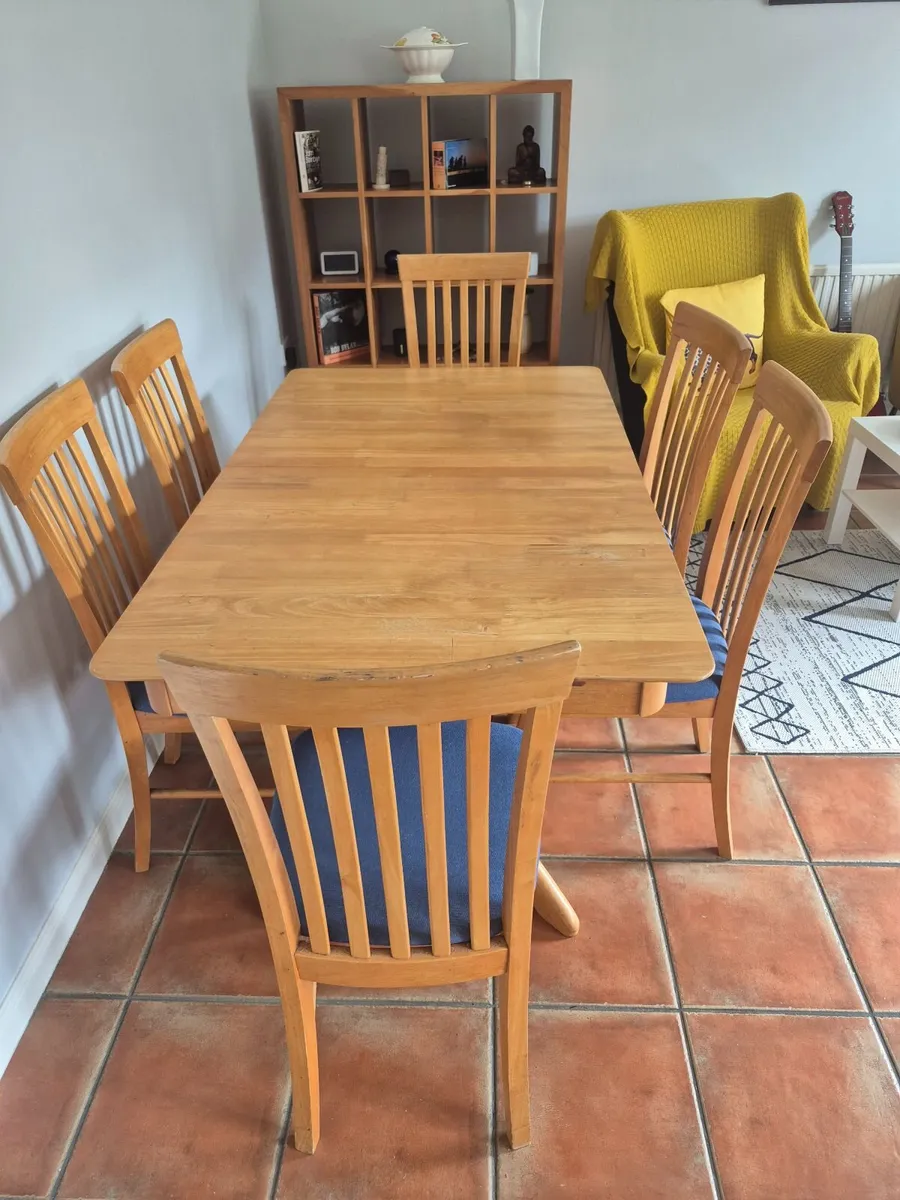 Kitchen table and chairs - Image 2