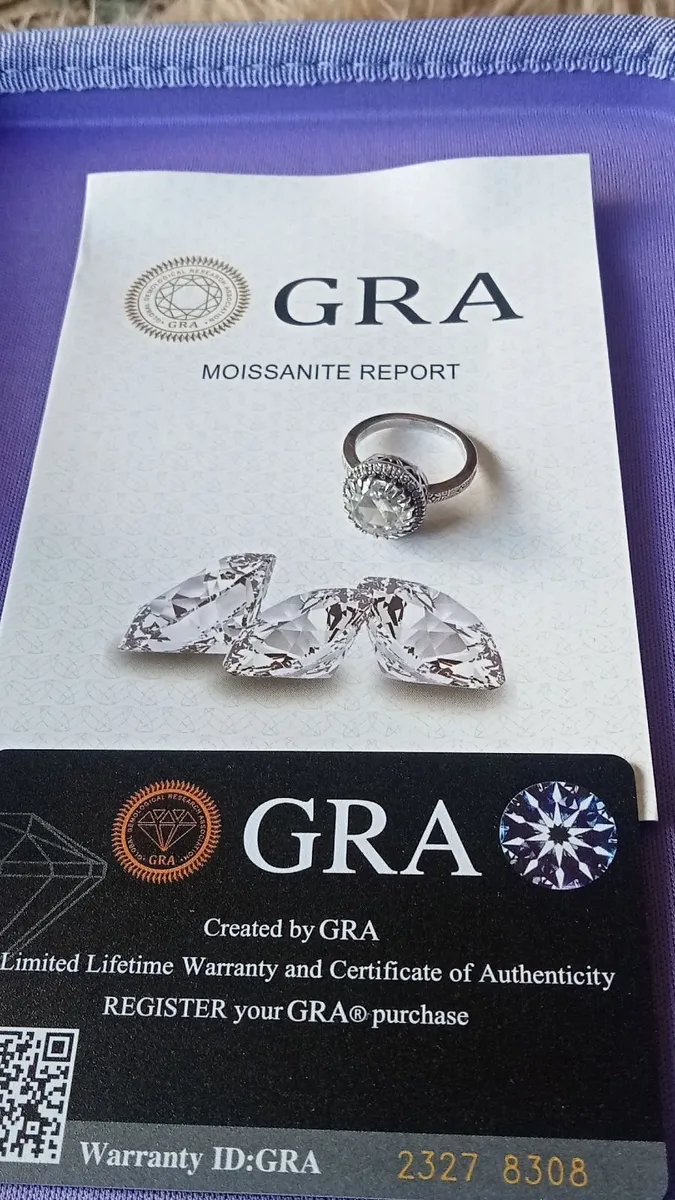 Beautiful 14k white Gold Mossianite Ring - Image 1