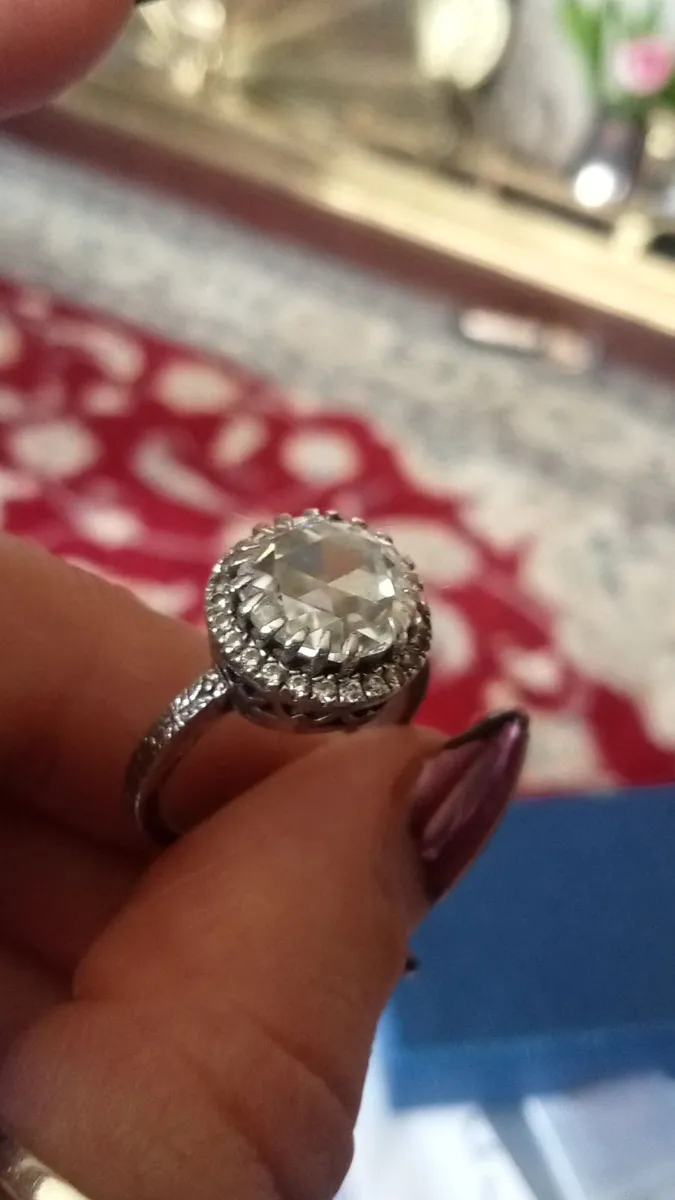Beautiful 14k white Gold Mossianite Ring - Image 3