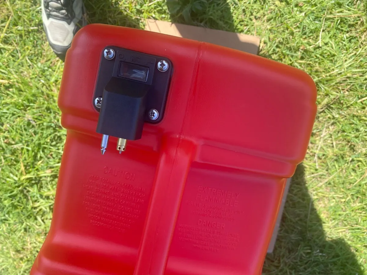 Yamaha 12 litre outboard fuel rank - Image 1