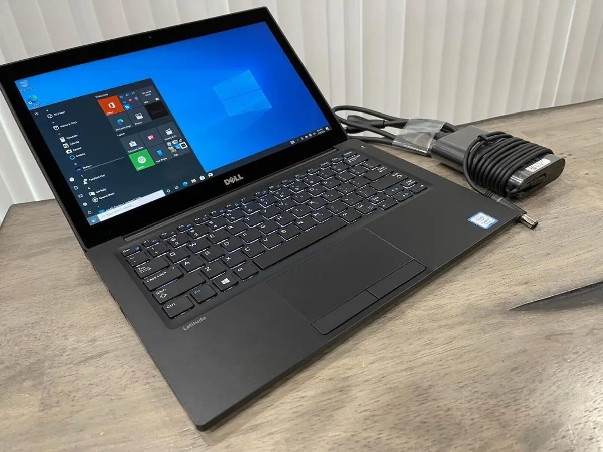 Dell Touchscreen 12.5" Laptop i7 8GB 256GB SSD - Image 1