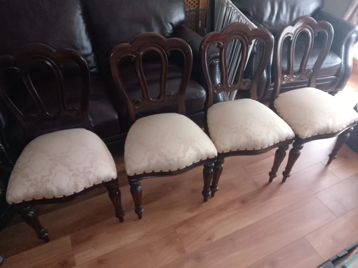 Dining  room table and chairs - Image 1