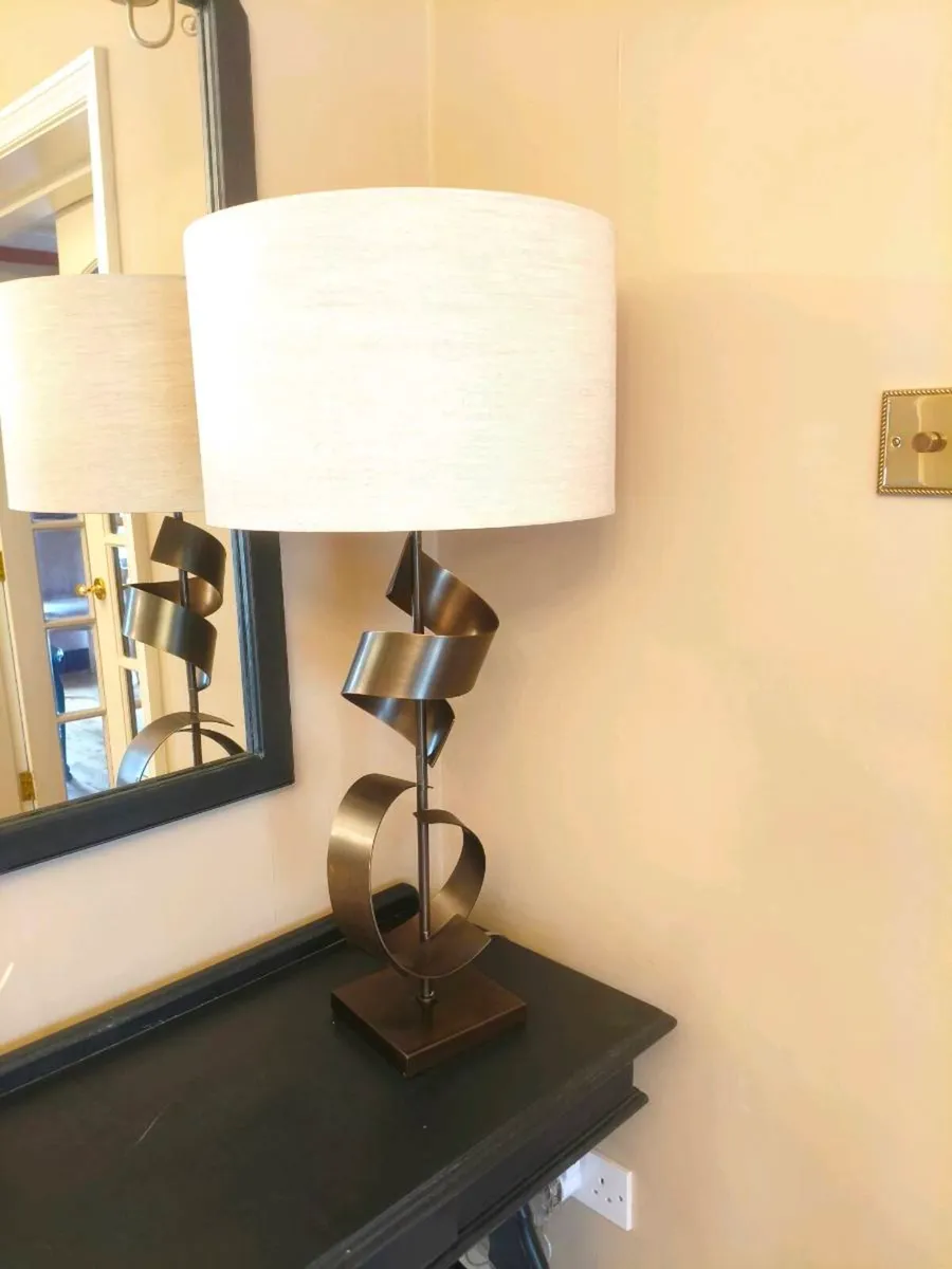 Modern table lamp