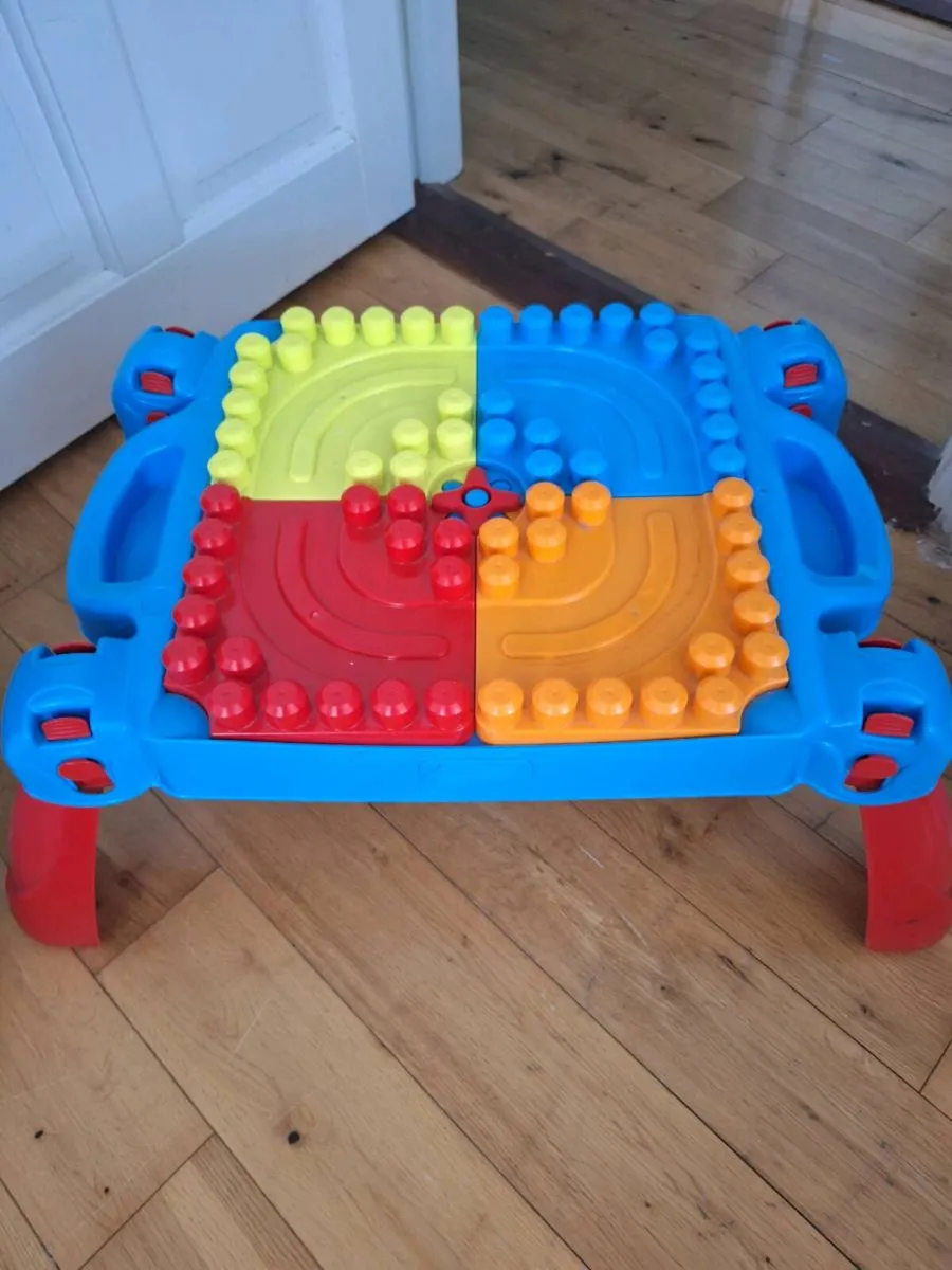 Build 'N Learn table with blocks - Image 1