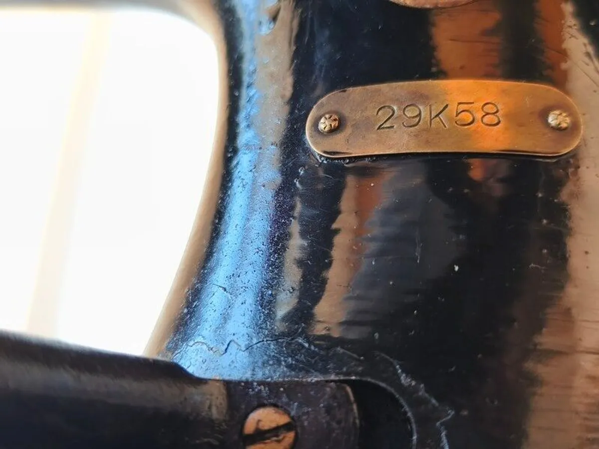Singer 29K Series Hand-Cranked Leather Patcher. Beautifully. Restored Ready to Work - Image 3