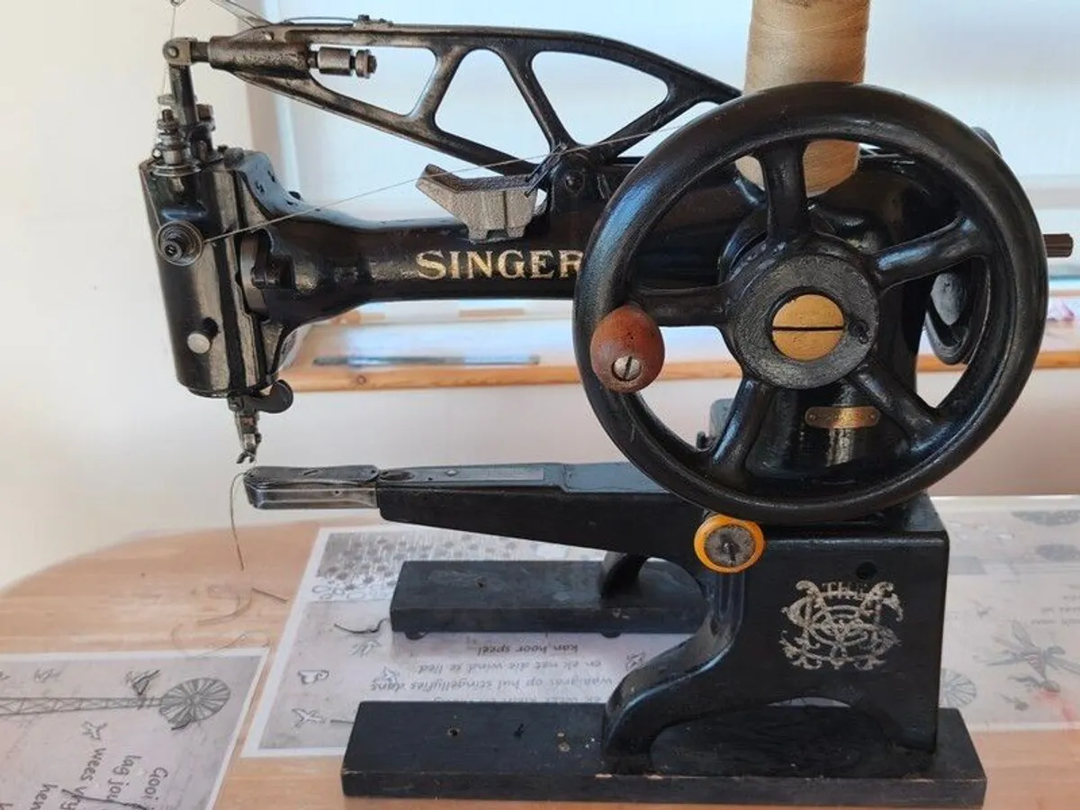Singer 29K Series Hand-Cranked Leather Patcher. Beautifully. Restored Ready to Work - Image 1