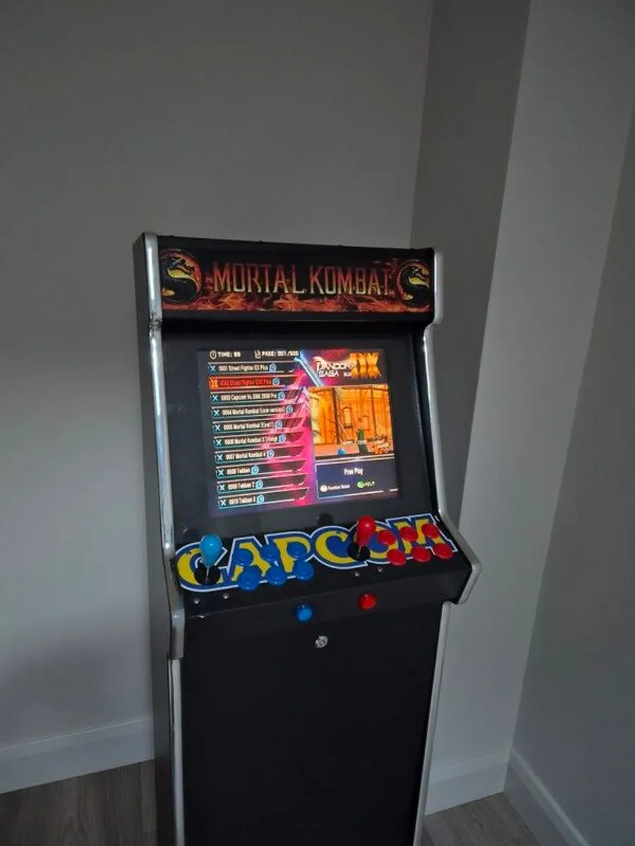 Arcade Machine - Image 1