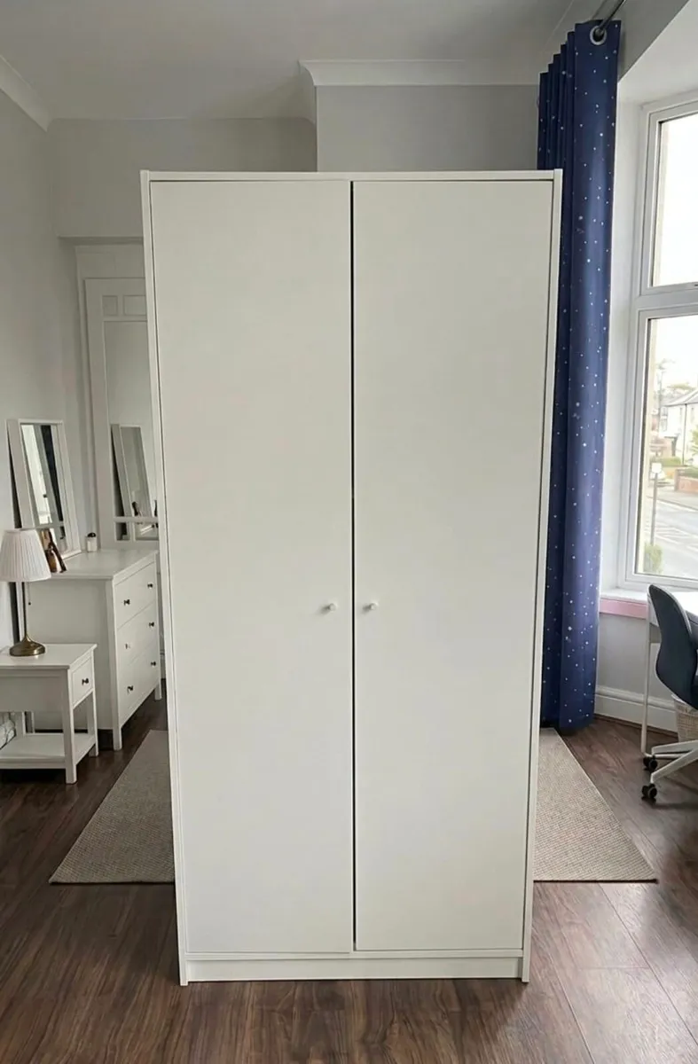 Ikea KLEPPSTAD 2 door white wardrobe in best cond - Image 3
