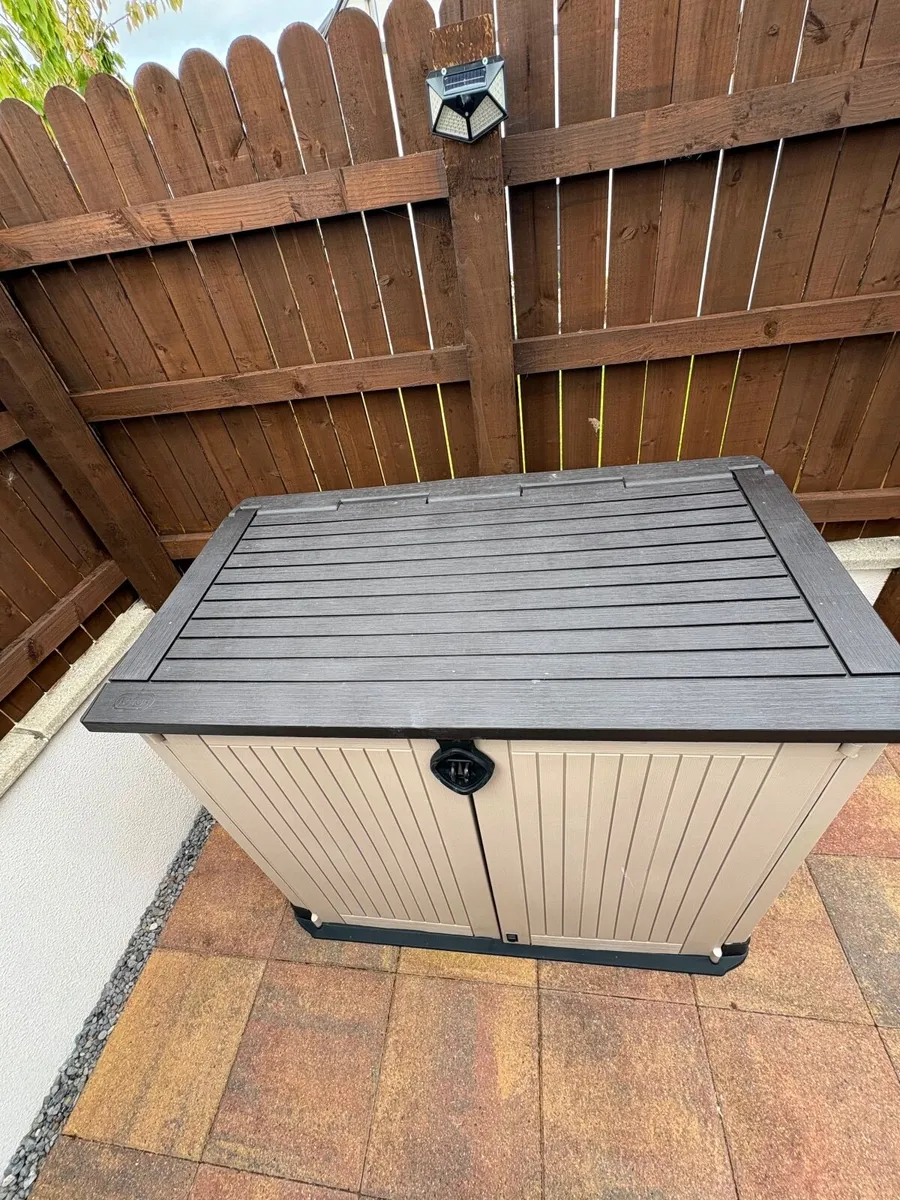 Keter outdoor storage box 880L - Image 3