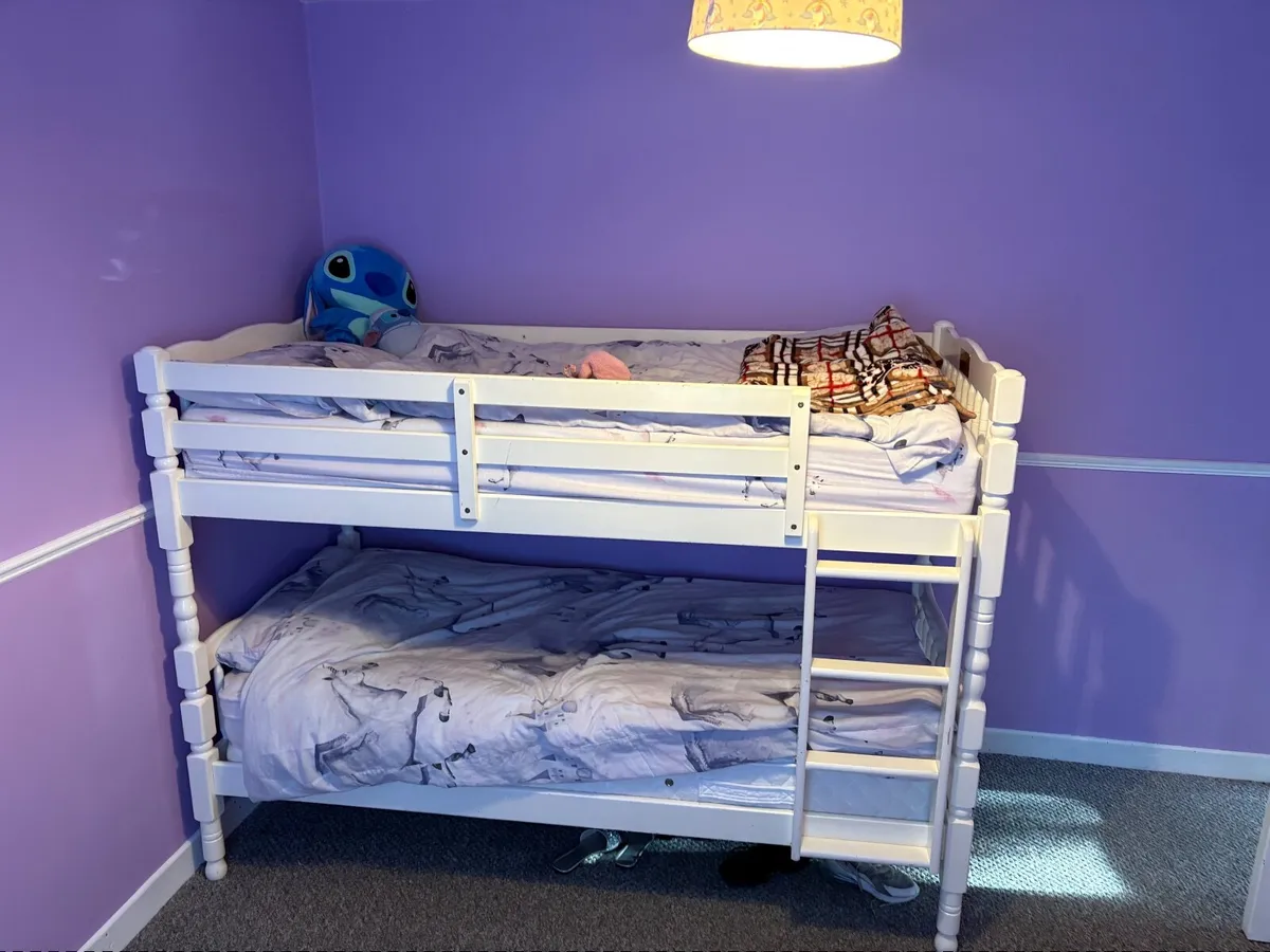 Bunk beds or 2 single beds - Image 1