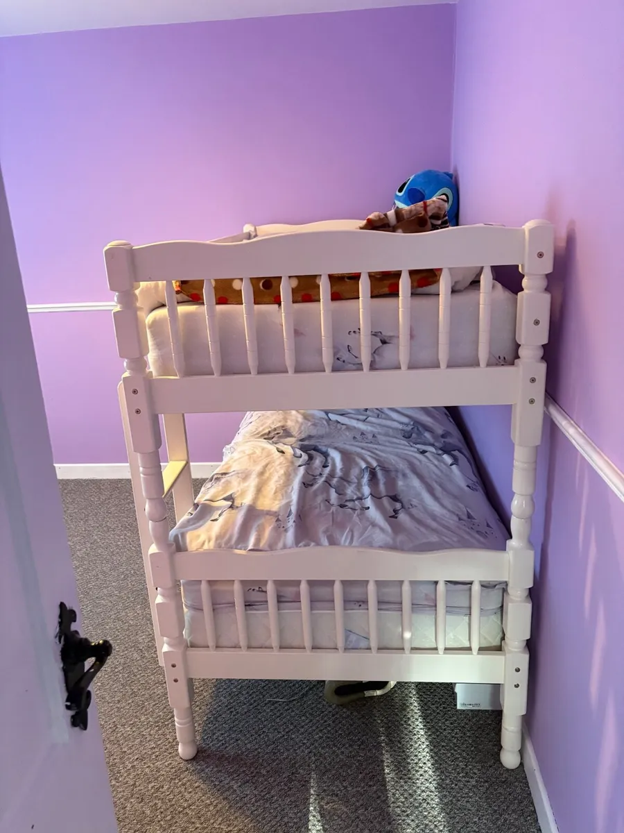 Bunk beds or 2 single beds - Image 3