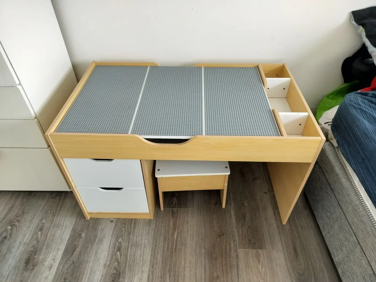 LEGO Table and Chair - Image 1