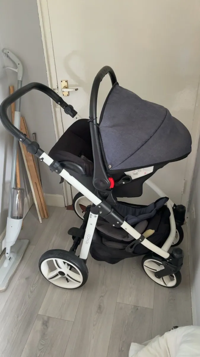 Venicci Travel System - Image 1