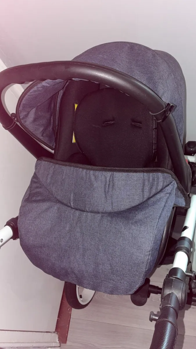 Venicci Travel System - Image 4
