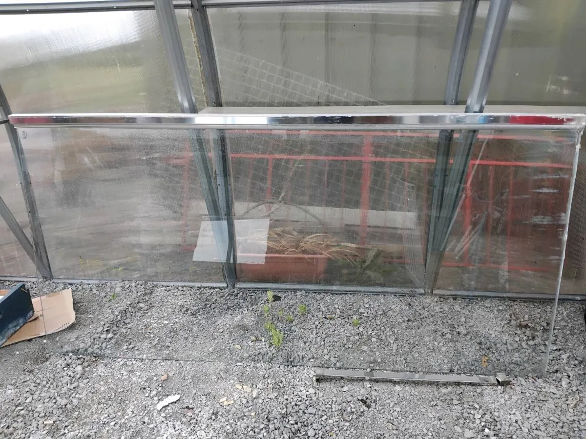 WR8 glass shower screen - Image 1