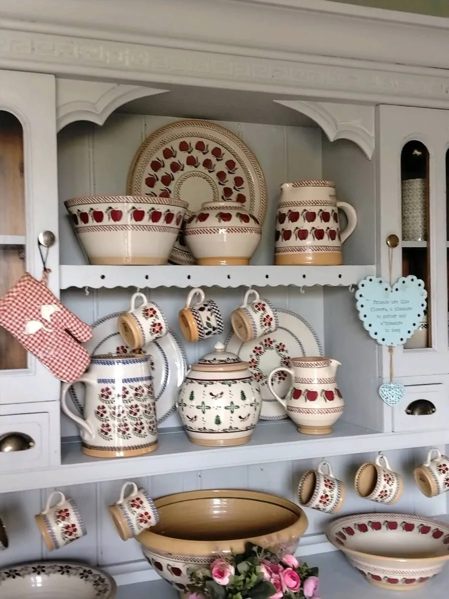 Solid kitchen dresser delivery arranged - Image 3