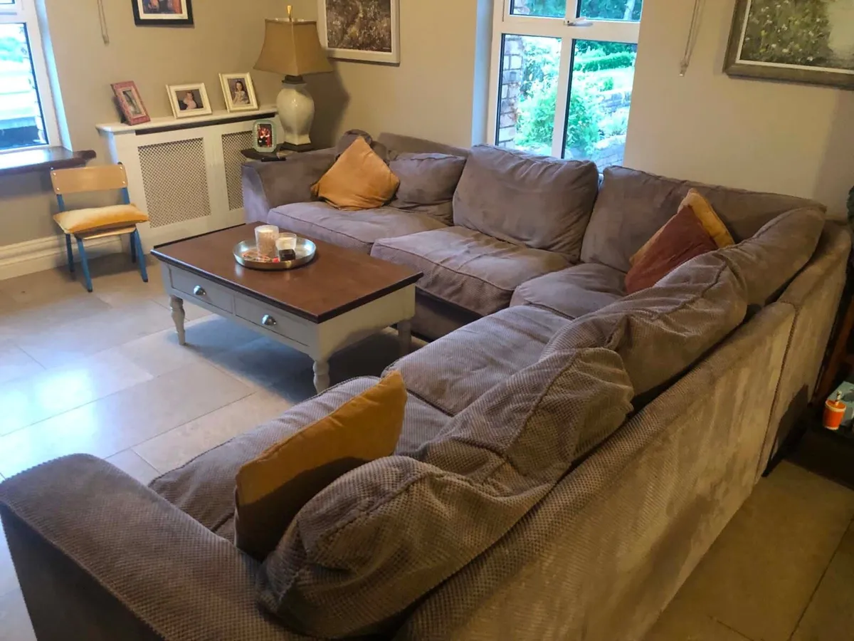 Corner couch and coffee table - Image 2