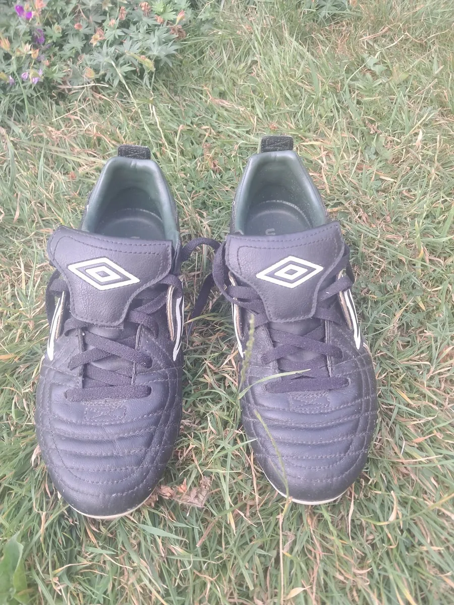 UMBRO Ladies football boots Preloved - Image 2