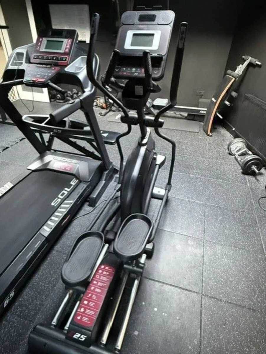SOLE E25 Cross Trainer - Elliptical - Image 2
