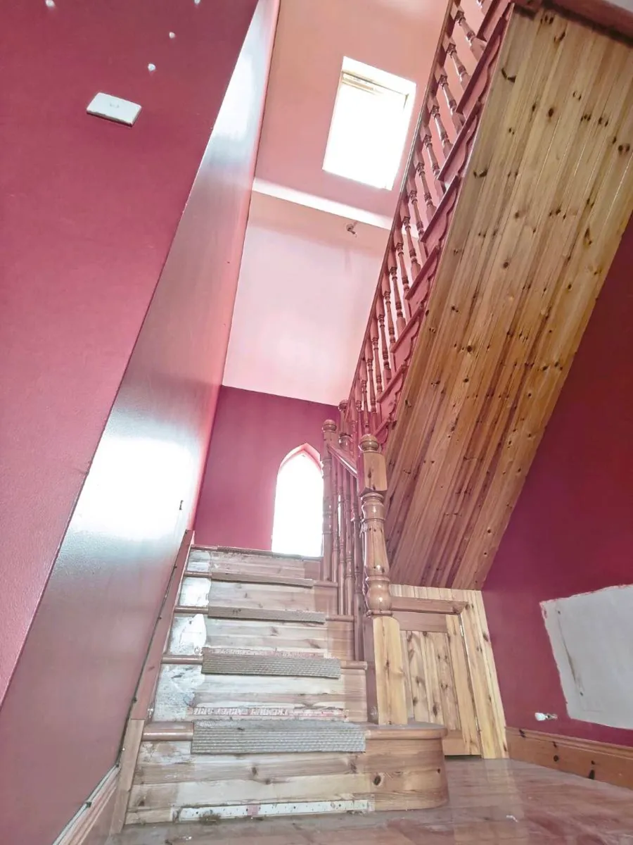 Solid Pine Staircase & Balustrade – Excellent - Image 4