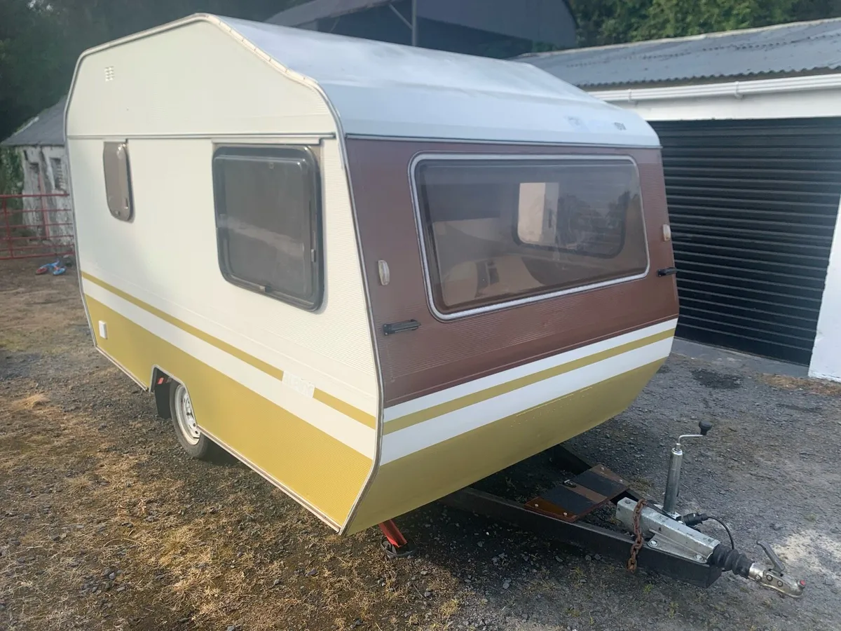 Vintage Sprite Alpine 3 Berth Caravan - Image 3