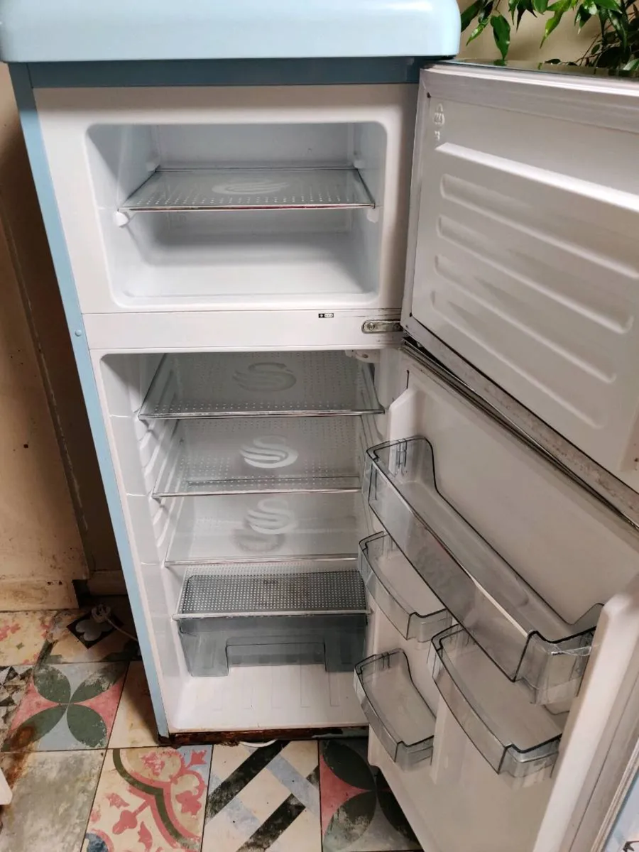 Swan fridge - Image 2