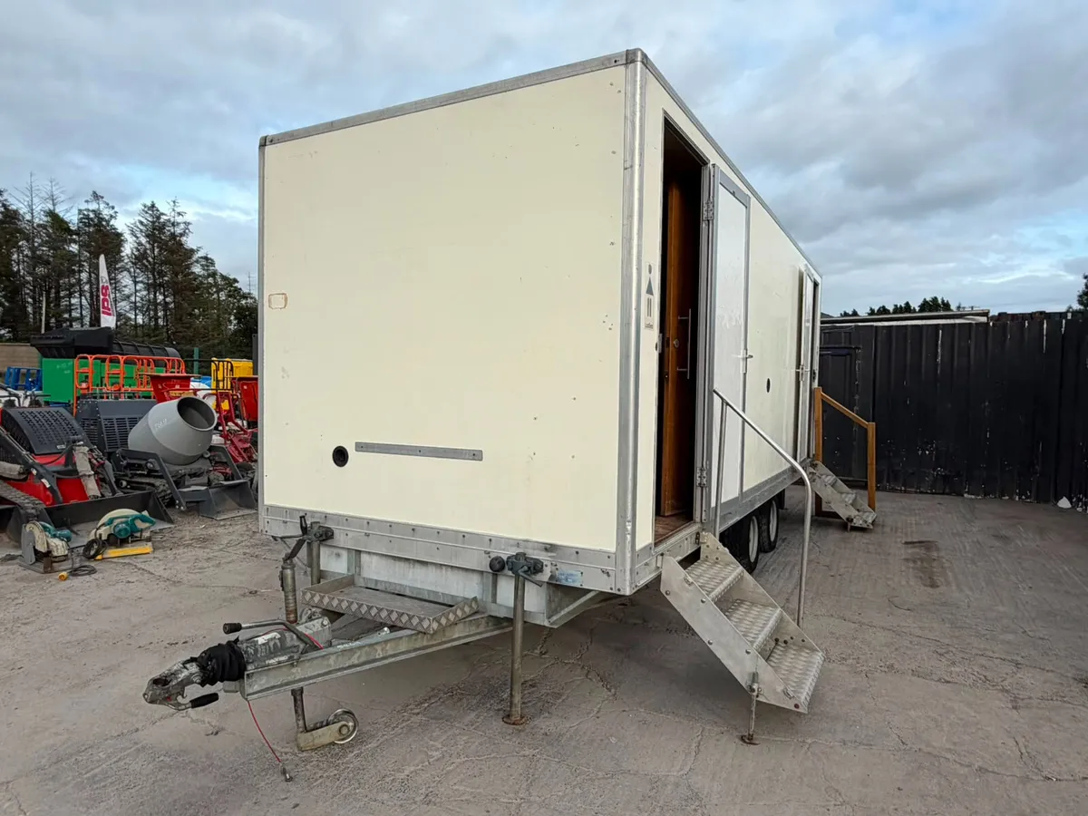 Male/Female Towable Toilet Unit - Image 3