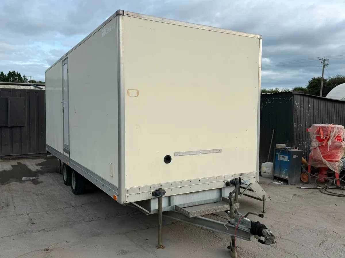 Male/Female Towable Toilet Unit - Image 2