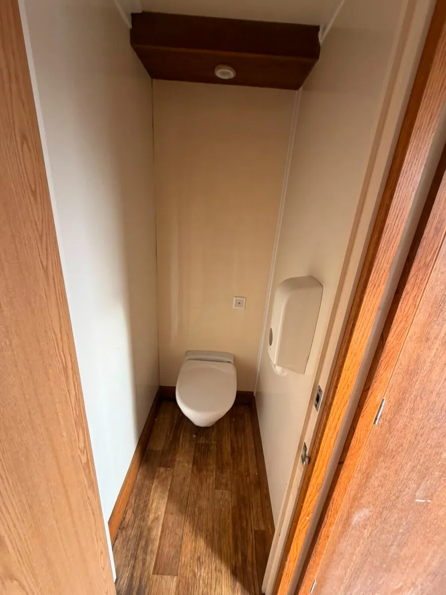 Male/Female Towable Toilet Unit - Image 4