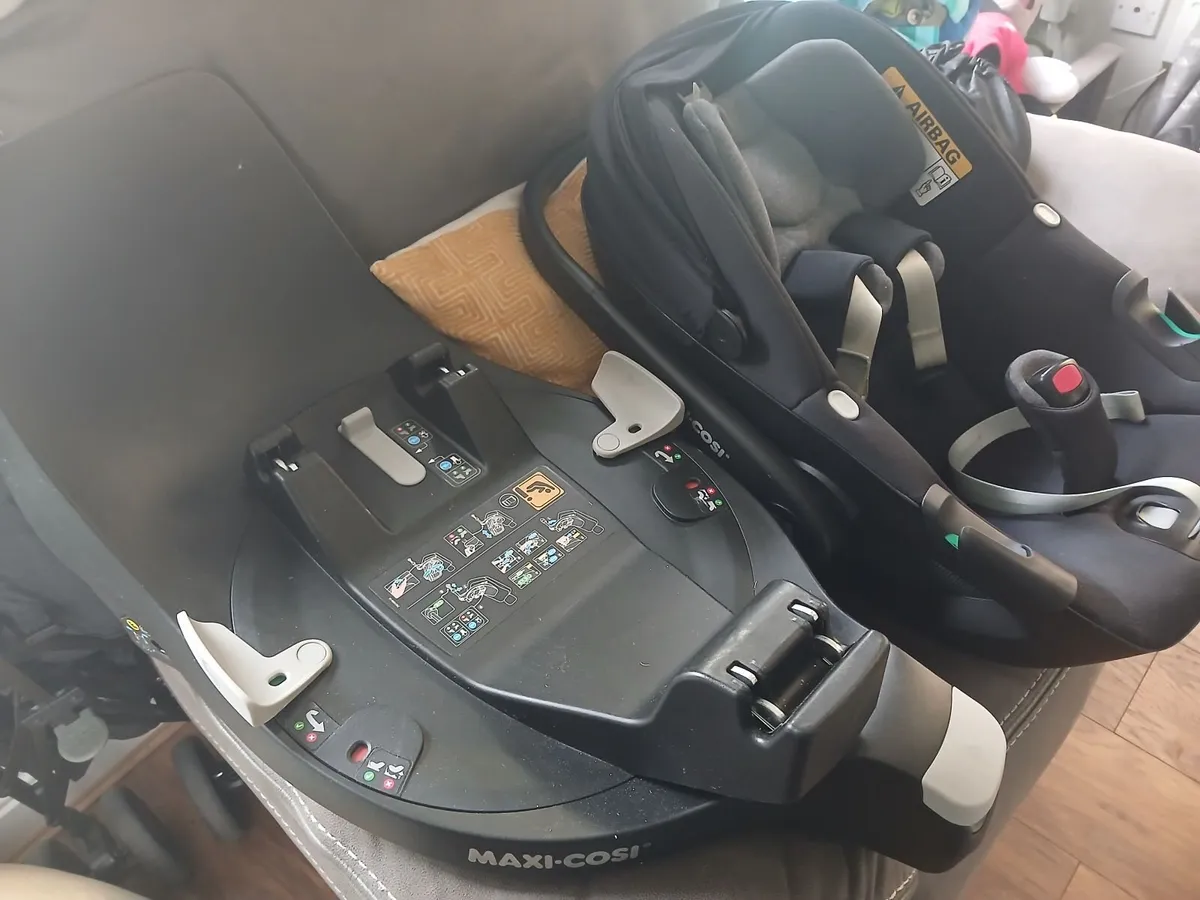 Car seat - Image 1