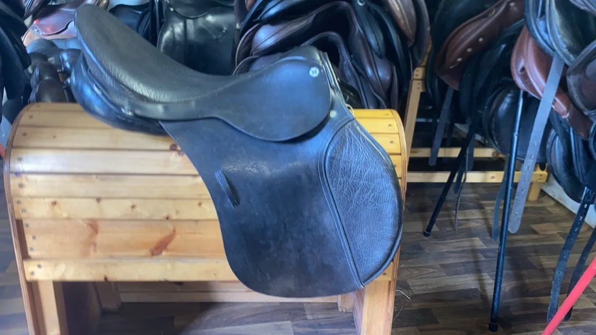 Cliff barnsby large black Leather saddle - Image 1