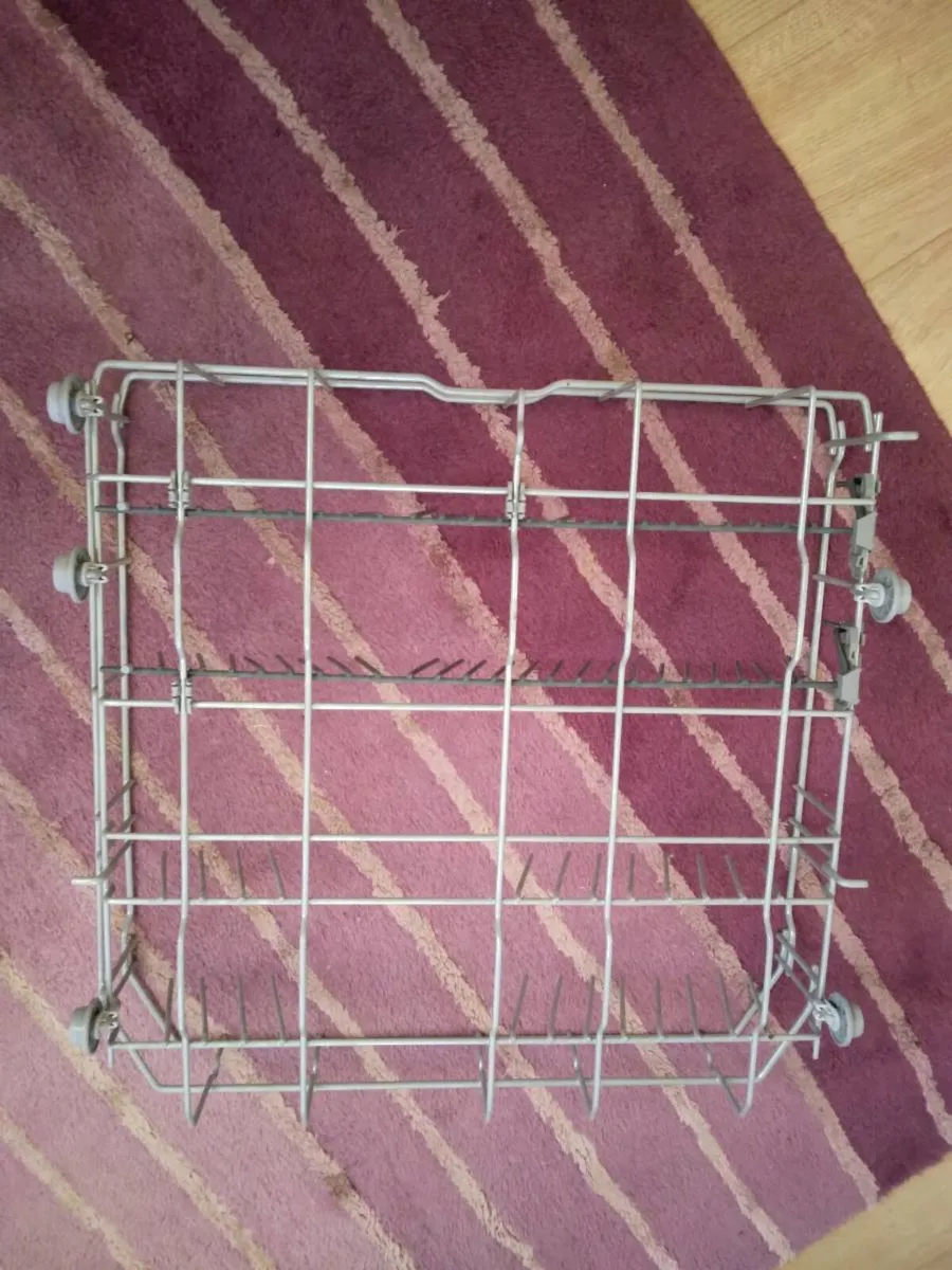 Bosch dishwasher lower rack - Image 2