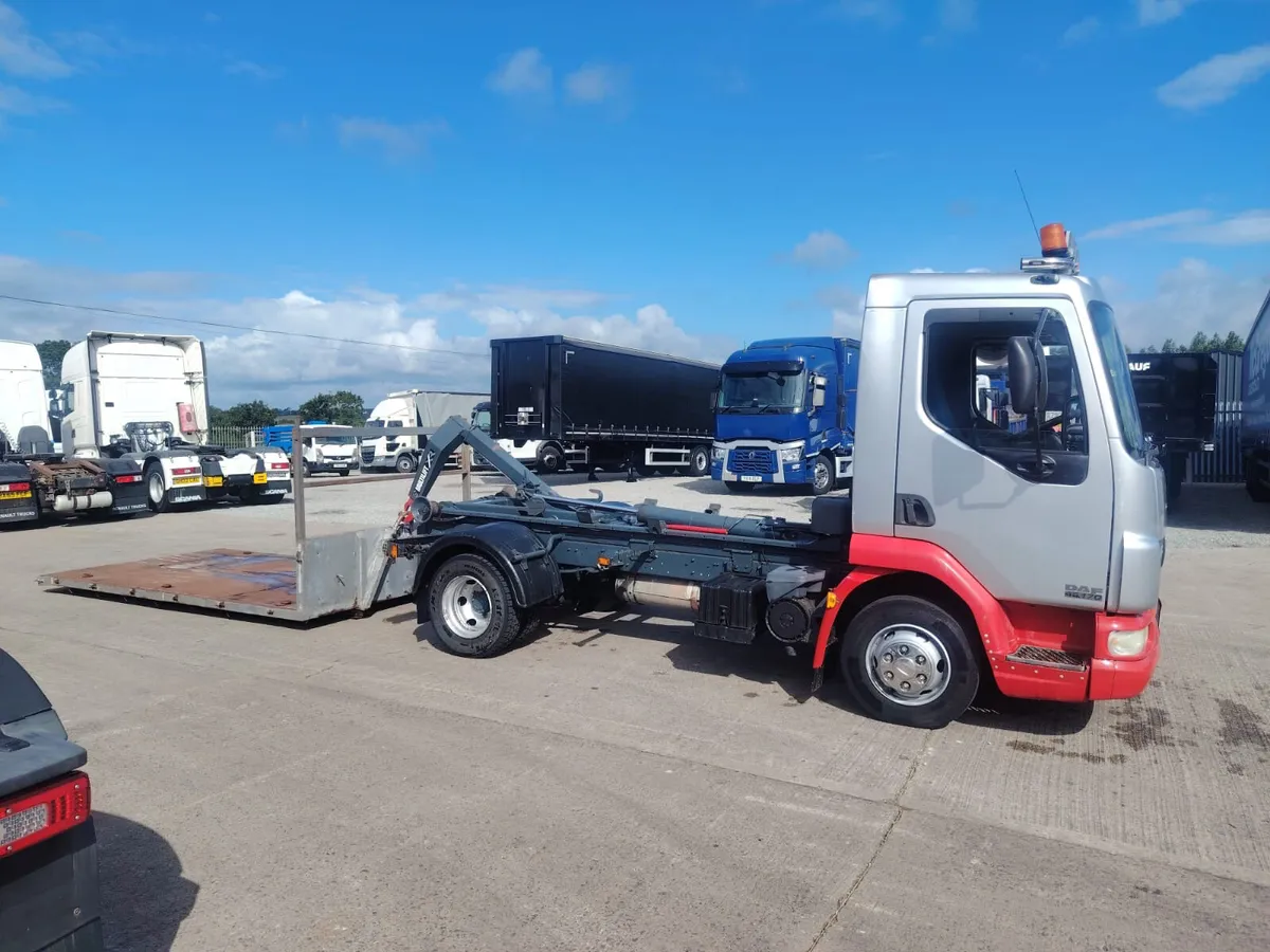2004 DAF LF 170 Hook Loader 7.5 TON - Image 1