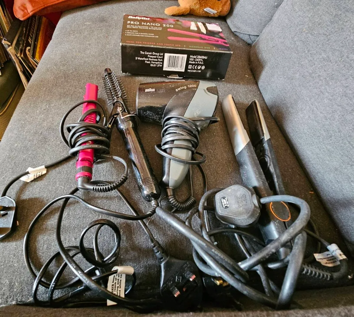 Collection of Hair Items - Image 1