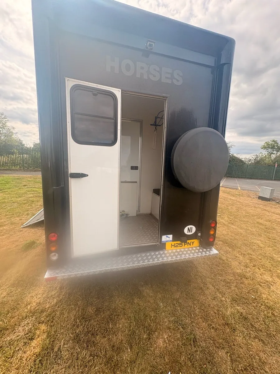 NI Horse lorry - Image 4