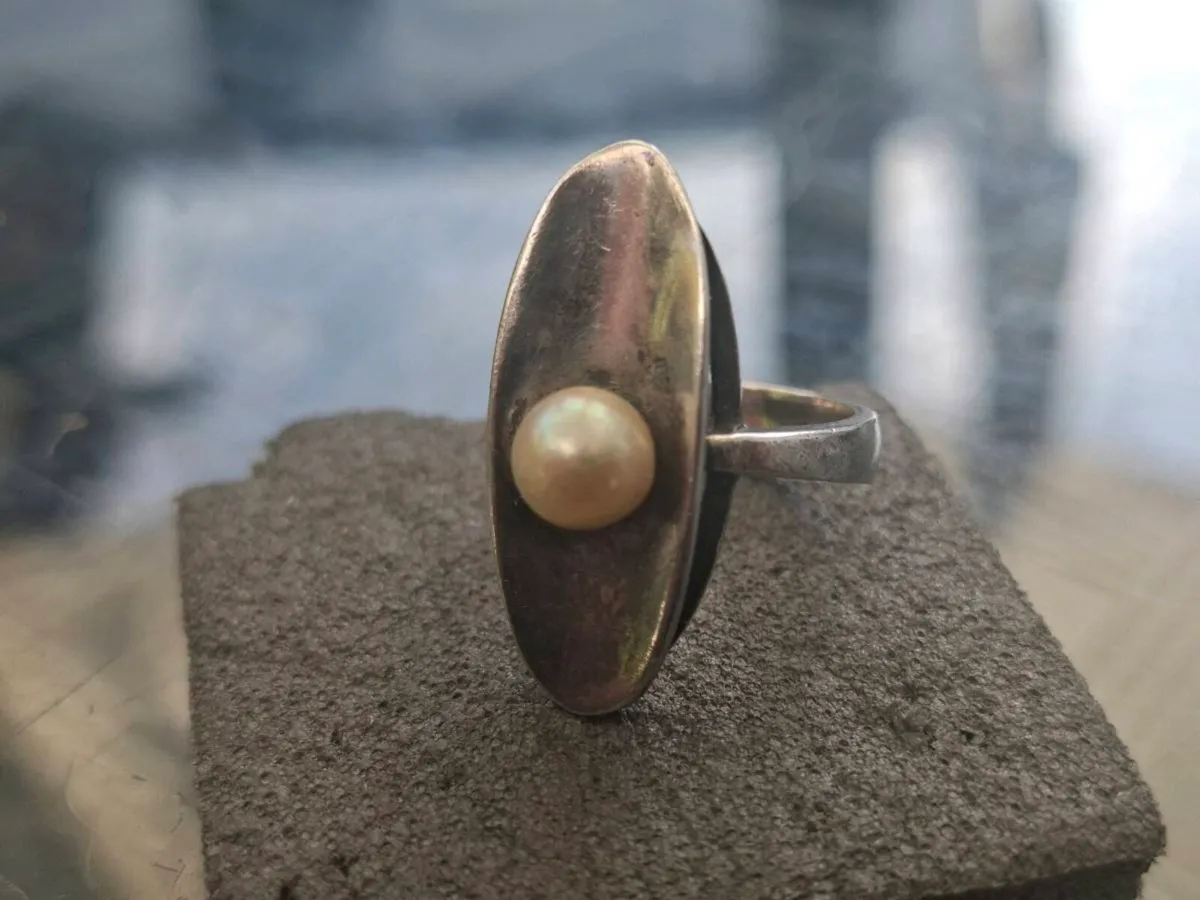 Lovely Vintage Sterling Silver/ Pearl Ladies Ring - Image 3