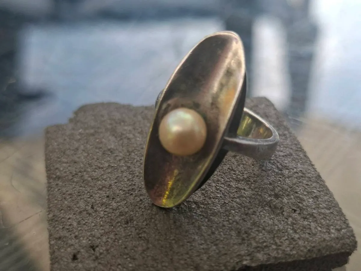 Lovely Vintage Sterling Silver/ Pearl Ladies Ring - Image 1