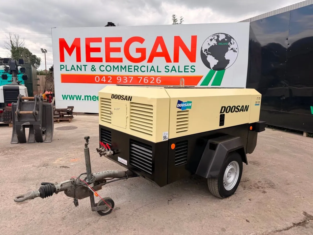 2017 DOOSAN ROAD AIR COMPRESSOR 250 CFM. - Image 1