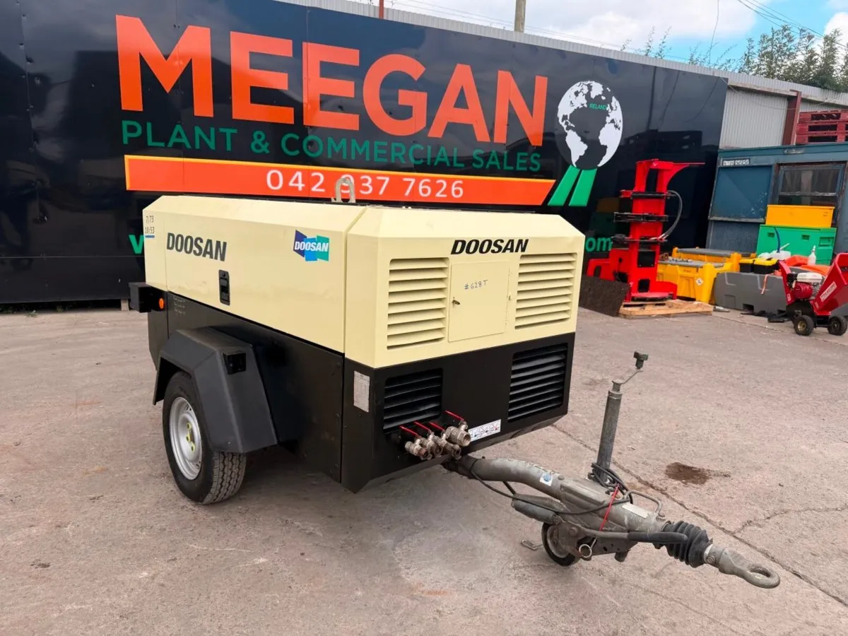 2017 DOOSAN ROAD AIR COMPRESSOR 250 CFM. - Image 3