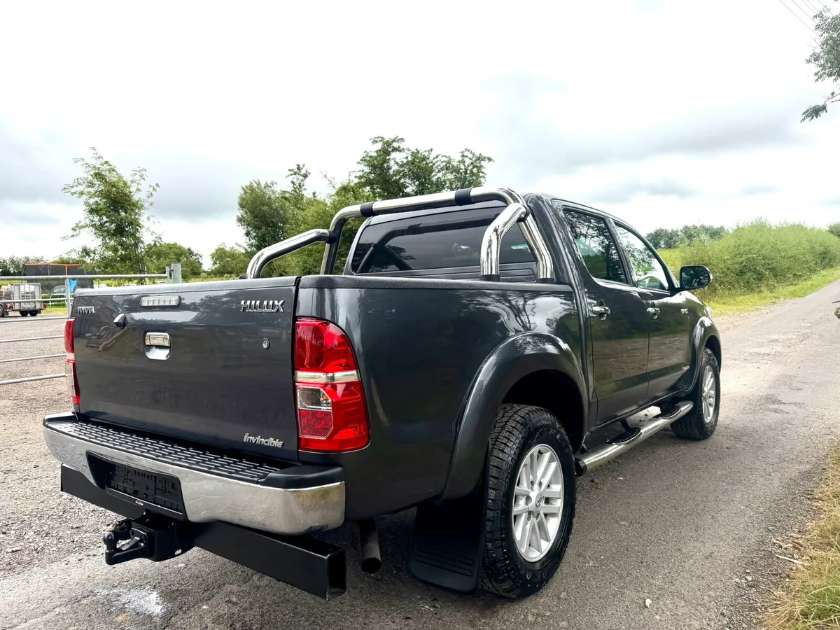 2015/151 Toyota Hilux 3.0 D-4D Invincible - Image 3
