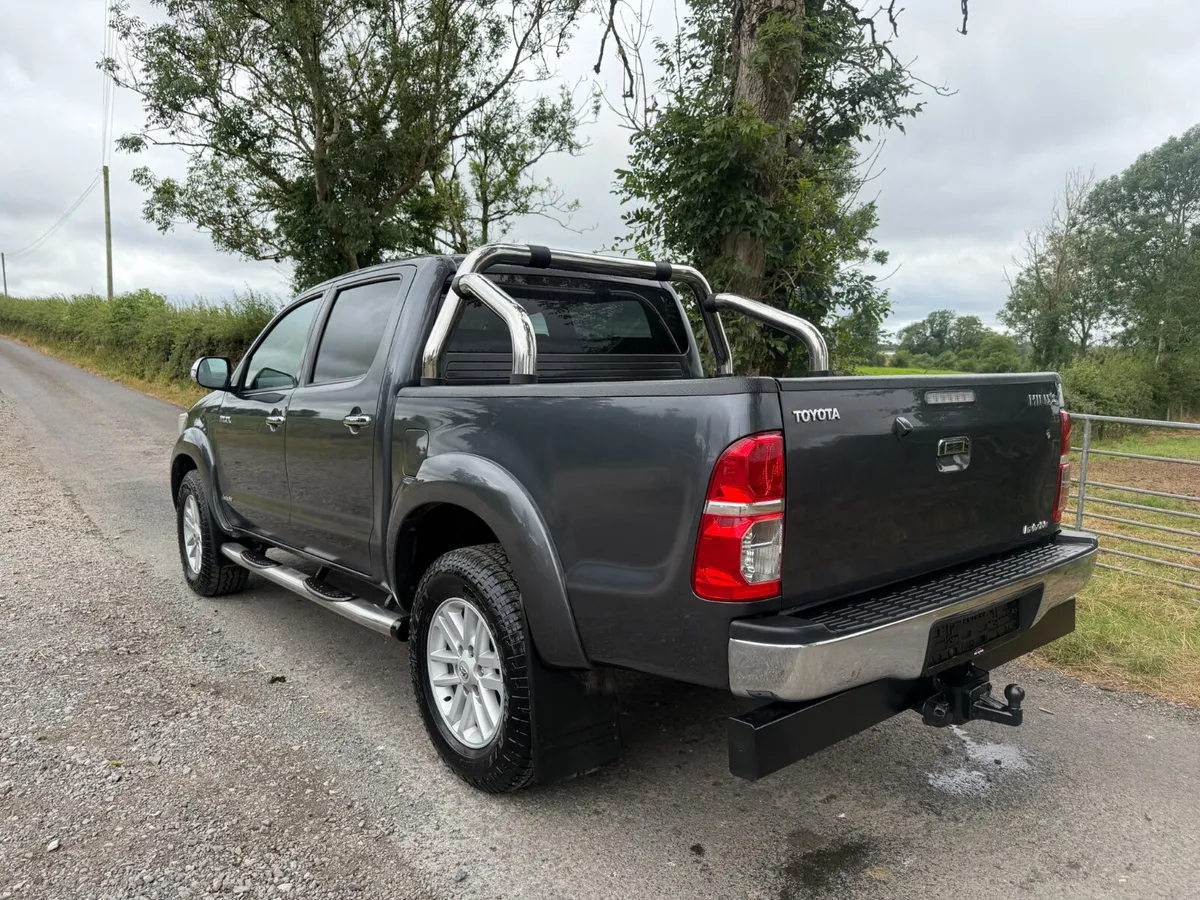 2015/151 Toyota Hilux 3.0 D-4D Invincible - Image 2