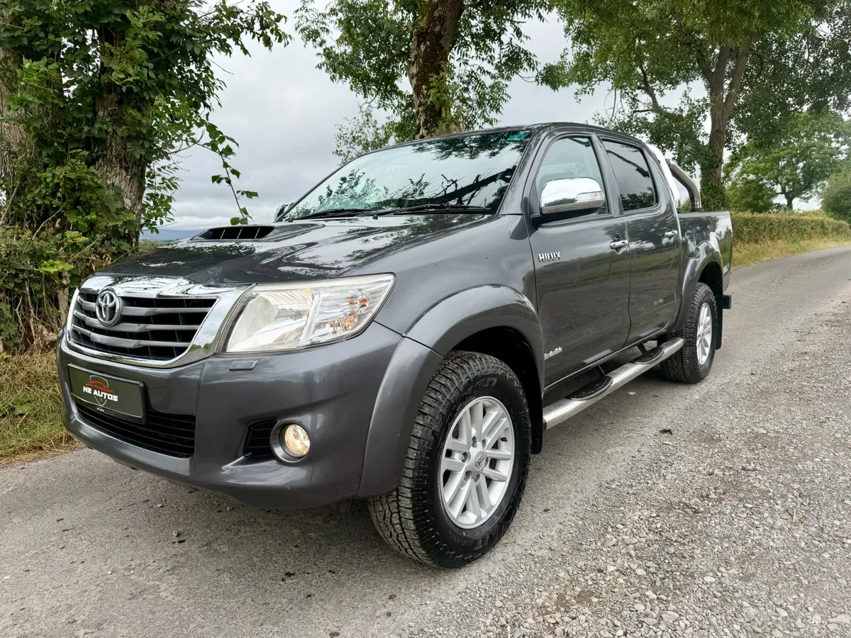 2015/151 Toyota Hilux 3.0 D-4D Invincible - Image 1